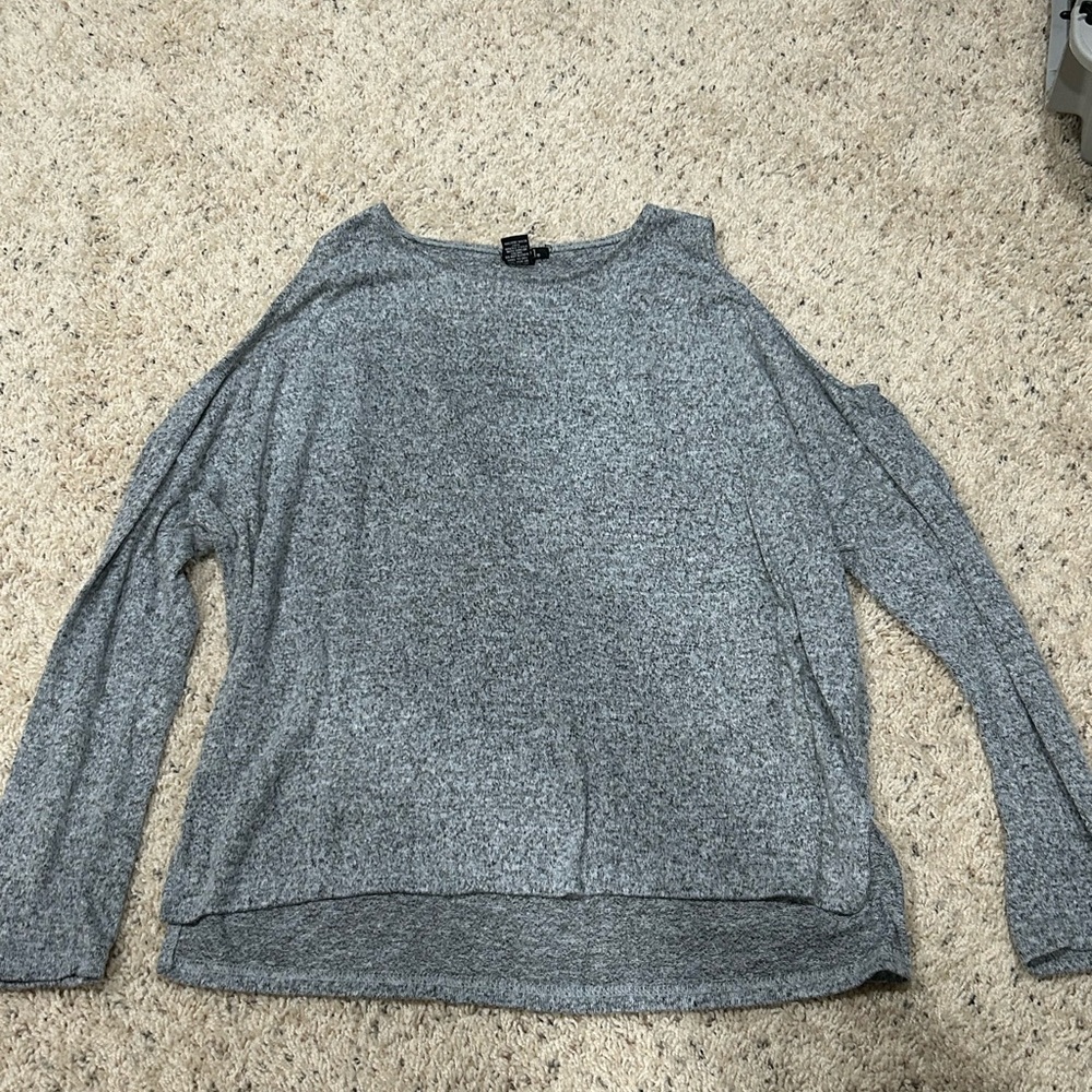 Rue21 Light Gray Cold Shoulder Top size L